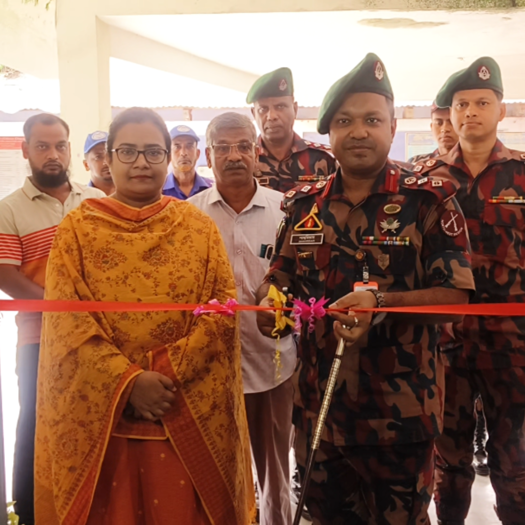 সীমান্তের বেকার যুবক-যুবতীদের স্বাবলম্বী করতে বিজিবির উদ্যোগে গোদাগাড়ীতে গবাদি পশু ও হাঁস-মুরগি পালন প্রশিক্ষণের উদ্বোধন