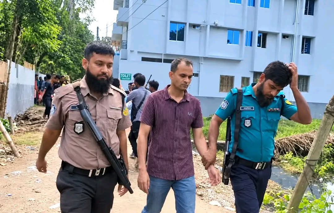 রাজশাহীতে নারীসহ আটক সেই ভাইরাল ওসি মাহাবুবকে ছেড়ে দিল পুলিশ!