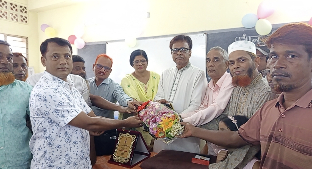 রাজশাহীর পবার বড়গাছিয়া সরকারি প্রাথমিক বিদ্যালয়ের প্রধান শিক্ষক তফিকুল ইসলামের বিদায় সংবর্ধনা অনুষ্ঠিত